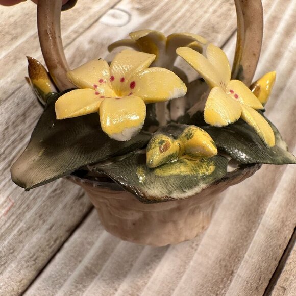 Capodimonte Italy Floral Basket Handcrafted Bow Miniature Figurine Yellow - Picture 8 of 15